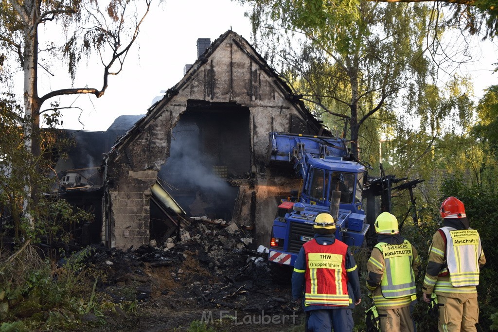 Grossfeuer Einfamilienhaus Siegburg Muehlengrabenstr P0938.JPG - Miklos Laubert